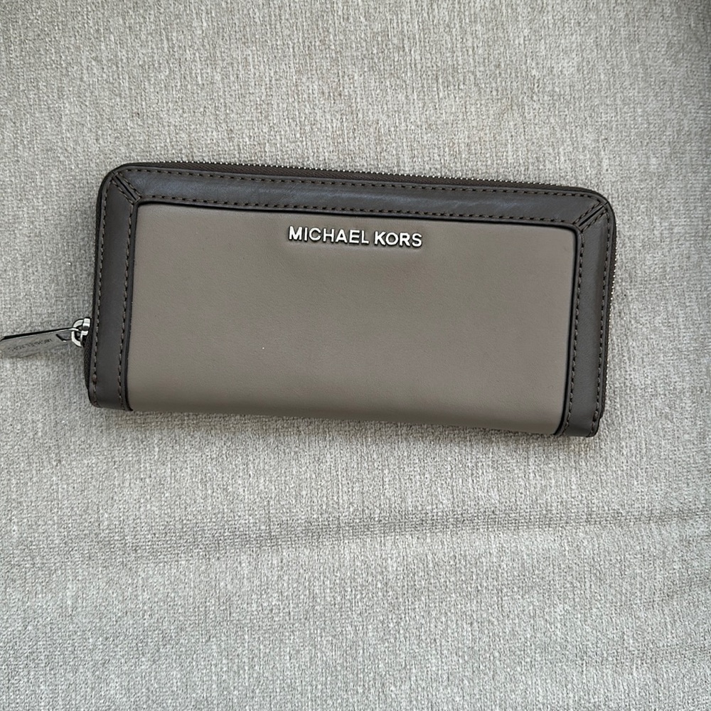Michael Kors Wallet (matching handbag is in another listing)